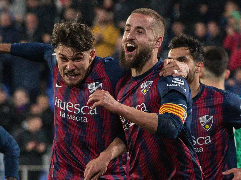 Ratiu y Pulido celebran el segundo gol ante el Levante