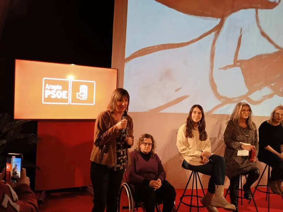 La candidata a la Alcald&iacute;a de Zaragoza, Lola Ranera, ha participado esta tarde en un acto abierto a la ciudadan&iacute;a en Las Armas
