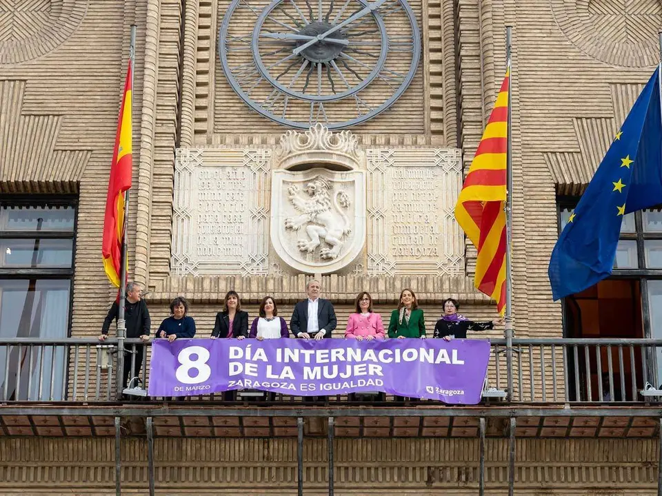 Pancarta 8M Ayuntamiento de Zaragoza