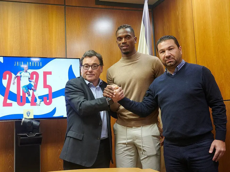 Sanlleh&iacute;, Jair y Cordero se dan la mano en las oficinas del Zaragoza