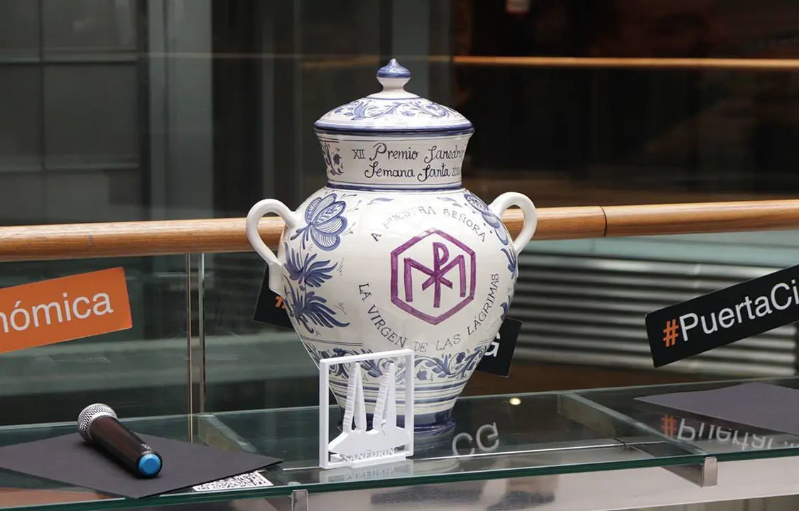 El Premio Sanedr&iacute;n consiste en una art&iacute;stica mielera. Imagen de archivo del pasado a&ntilde;o
