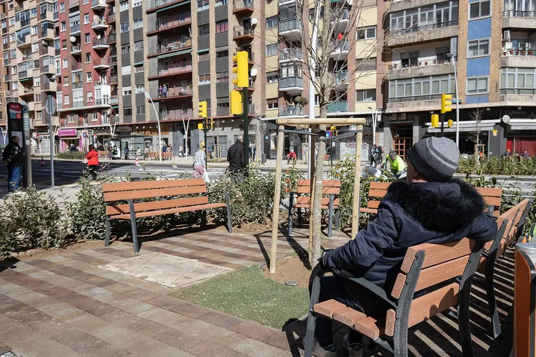 La avenida de Navarra reabre hoy reformada con zonas verdes y espacios de encuentro