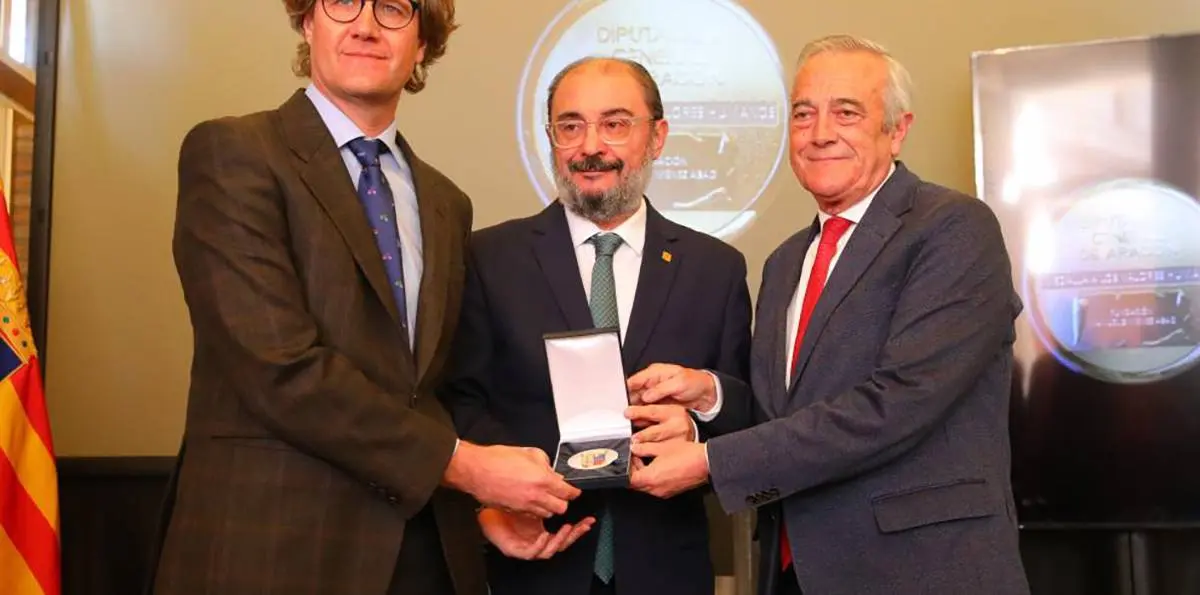 Los copresidentes de la instituci&oacute;n, Manuel Gim&eacute;nez Larraz y Javier Sada, han recogido la Medalla a los Valores Humanos