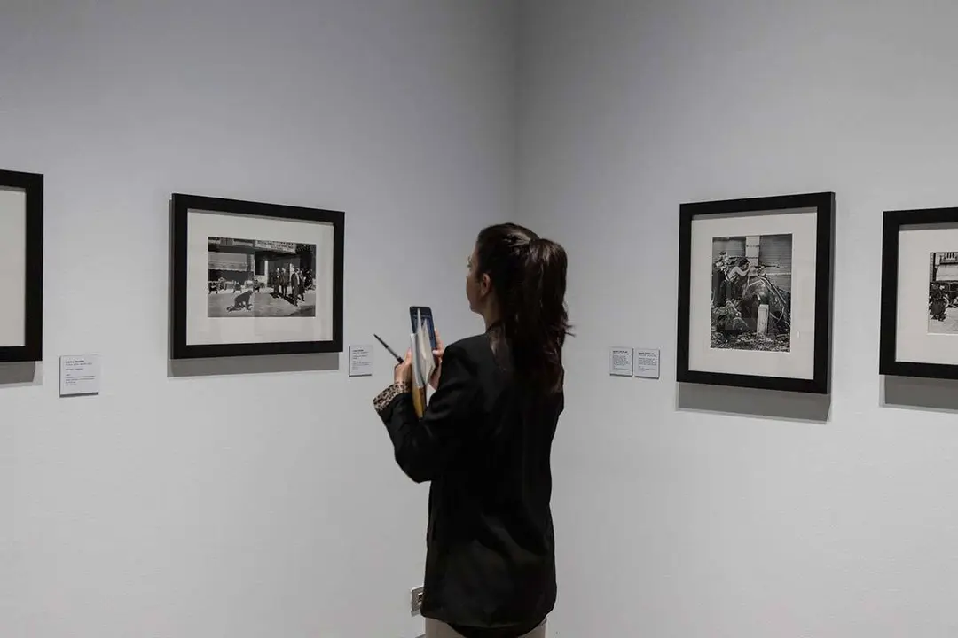Man Ray, Robert Capa o Carlos Saura re&uacute;nen sus mejores fotograf&iacute;as en "Instantes decisivos". Fotos: Laura Trives