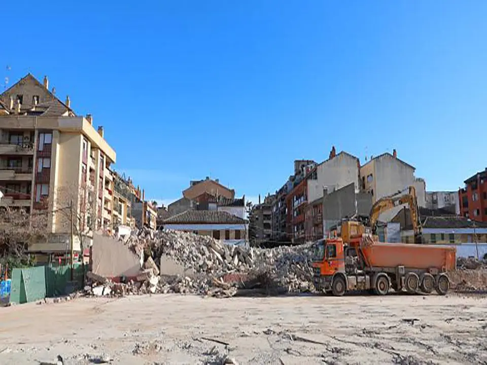 Las obras se encuentran en su primera fase con el derribo del antiguo colegio