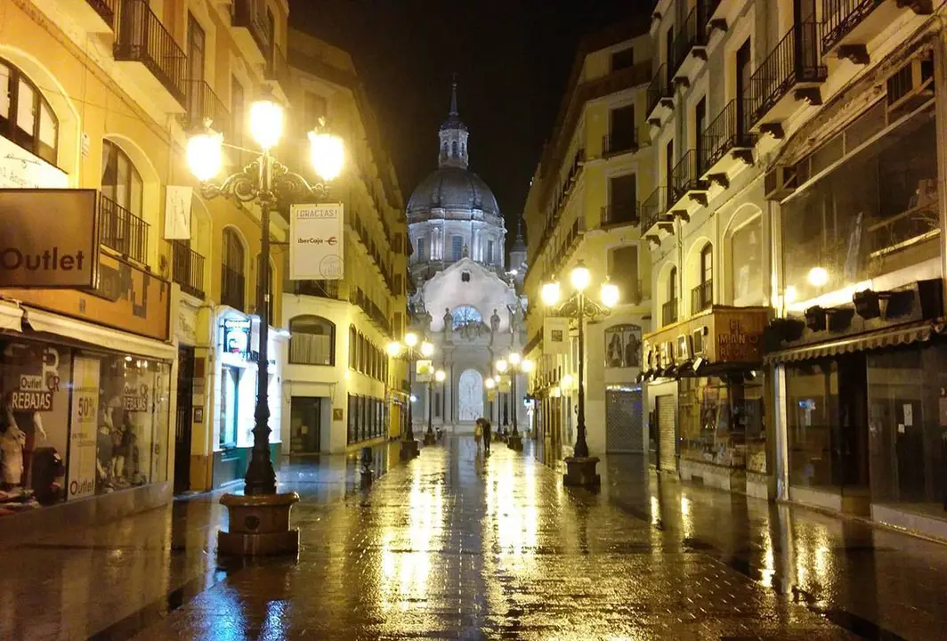 La calle Alfonso de noche