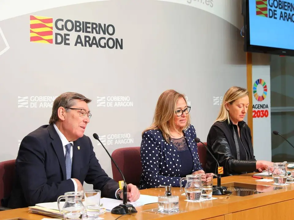 Aliaga, P&eacute;rez y Gast&oacute;n durante la rueda de prensa 