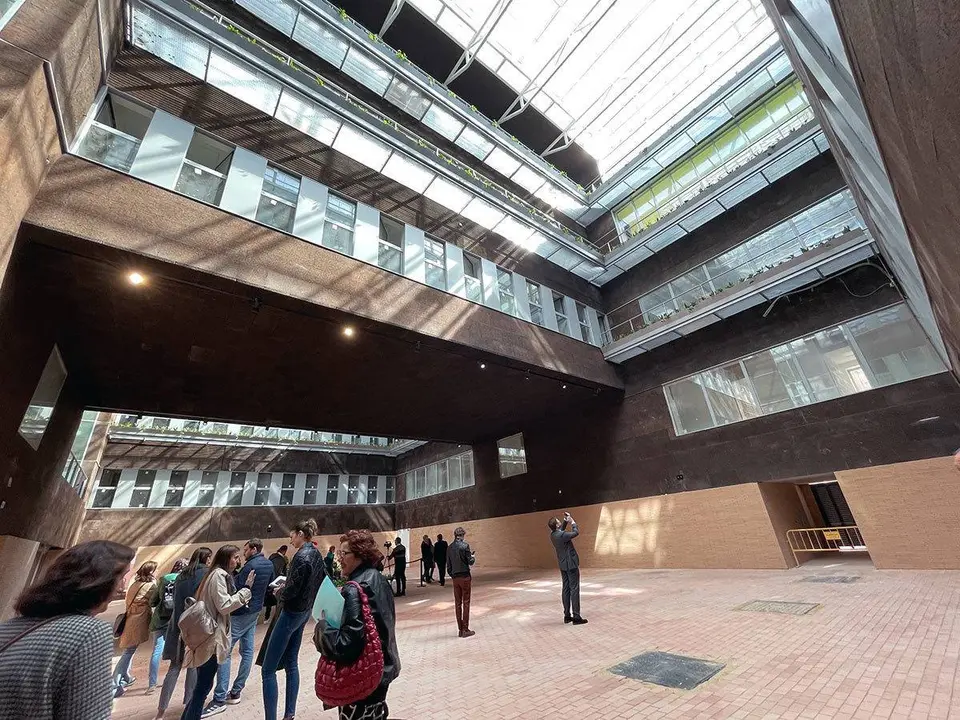 La gran novedad es el edificio de Filolog&iacute;a, que cuenta con un gran atrio como zona de descanso y convivencia