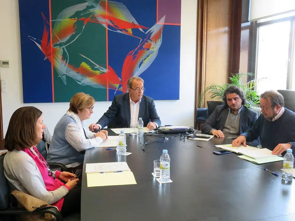 La decisi&oacute;n ha sido comunicada por el consejero de Hacienda y Administraci&oacute;n P&uacute;blica, Carlos P&eacute;rez Anad&oacute;n, que se ha reunido este lunes con los vecinos