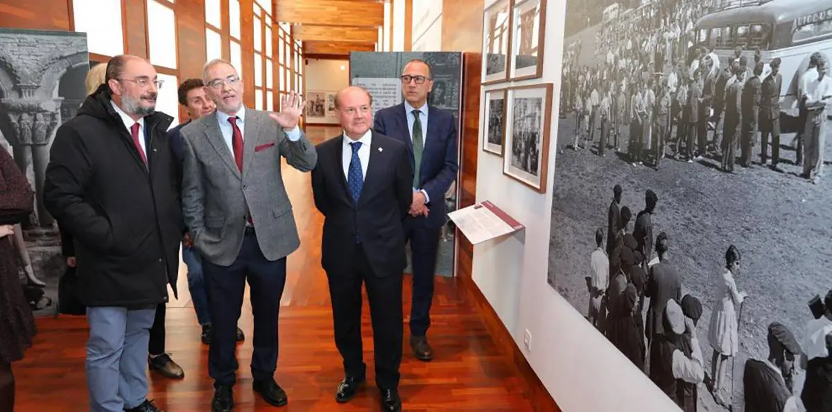 El presidente Lamb&aacute;n ha estado en la inauguraci&oacute;n de la muestra "Viajeros y fot&oacute;grafos" | Foto: Luis Correas/DGA
