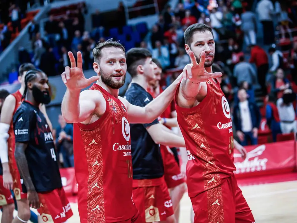 Los jugadores del Casademont celebran la victoria