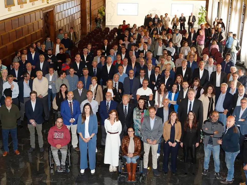 Foto de grupo en la presentaci&oacute;n de la candidatura