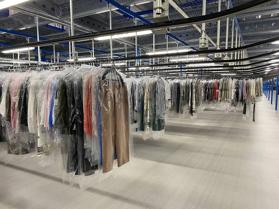 Inditex distribuye ropa de mujer desde su planta de Zaragoza