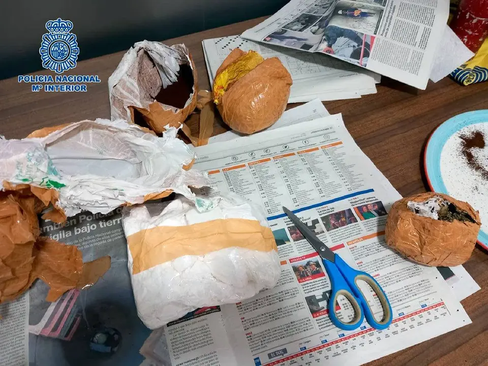En el cacheo fueron localizados un kilo de coca&iacute;na, 160 gramos de marihuana y 30 gramos de hach&iacute;s