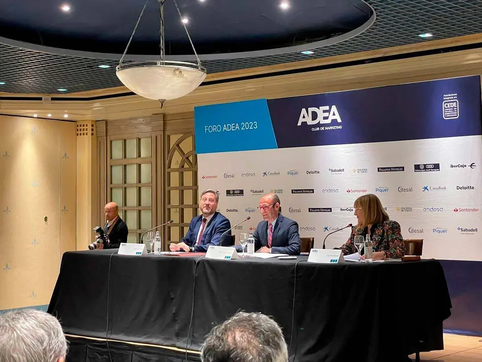 
El candidato de CHA a la presidencia de Arag&oacute;n, Jos&eacute; Luis Soro, ha protagonizado la nueva cita del Ciclo Pol&iacute;tico de ADEA
