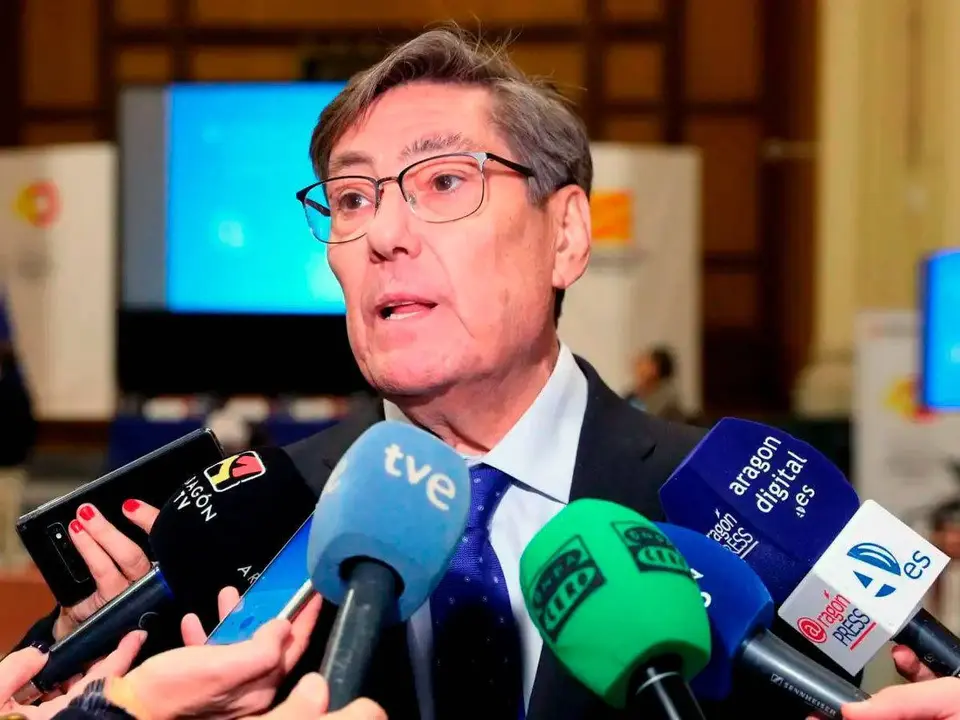 El vicepresidente aragon&eacute;s ha pedido a quienes presentaron el recurso que afronten de su bolsillo las costas judiciales