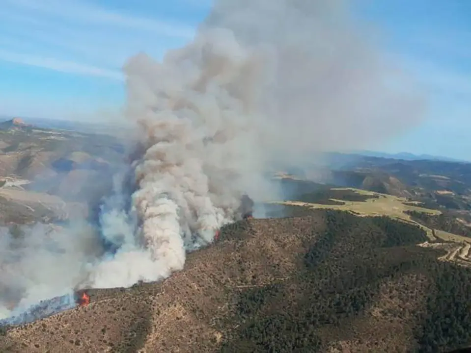 Humo y fuego en los montes de Mequinenza