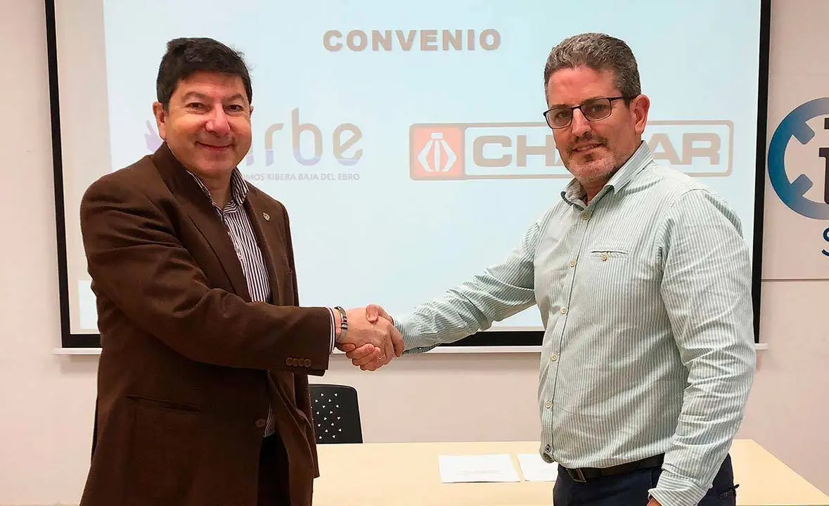 En la firma de este convenio han estado presentes el presidente de Airbe, Armando Mateos, y el gerente de Chazar, Jorge Chueca