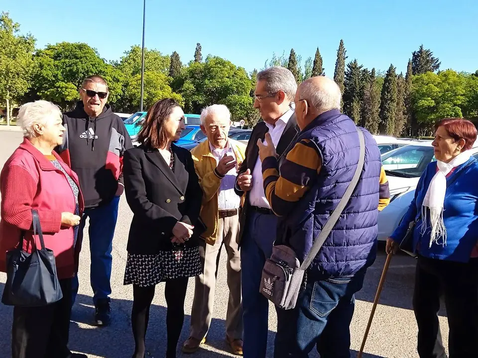 Julio Calvo y Carmen Rouco se han reunido con la asociaci&oacute;n vecinal Tom&aacute;s Pelayo para conocer sus preocupaciones