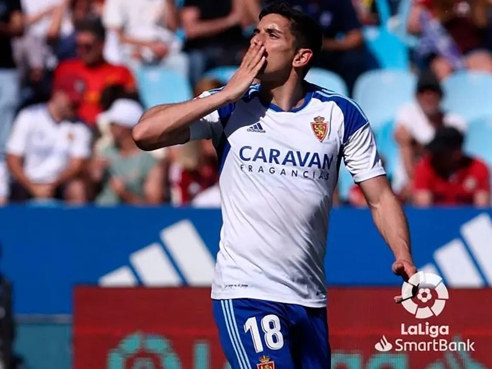 Fran G&aacute;mez celebra un gol en La Romareda