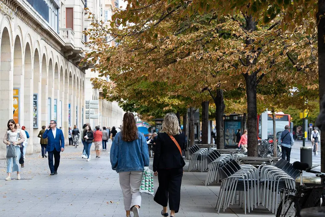 personas andando en paseo Independencia