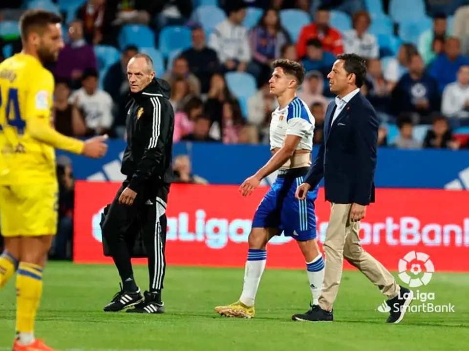 Simeone abandona el terreno de juego tras caer lesionado ante Las Palmas