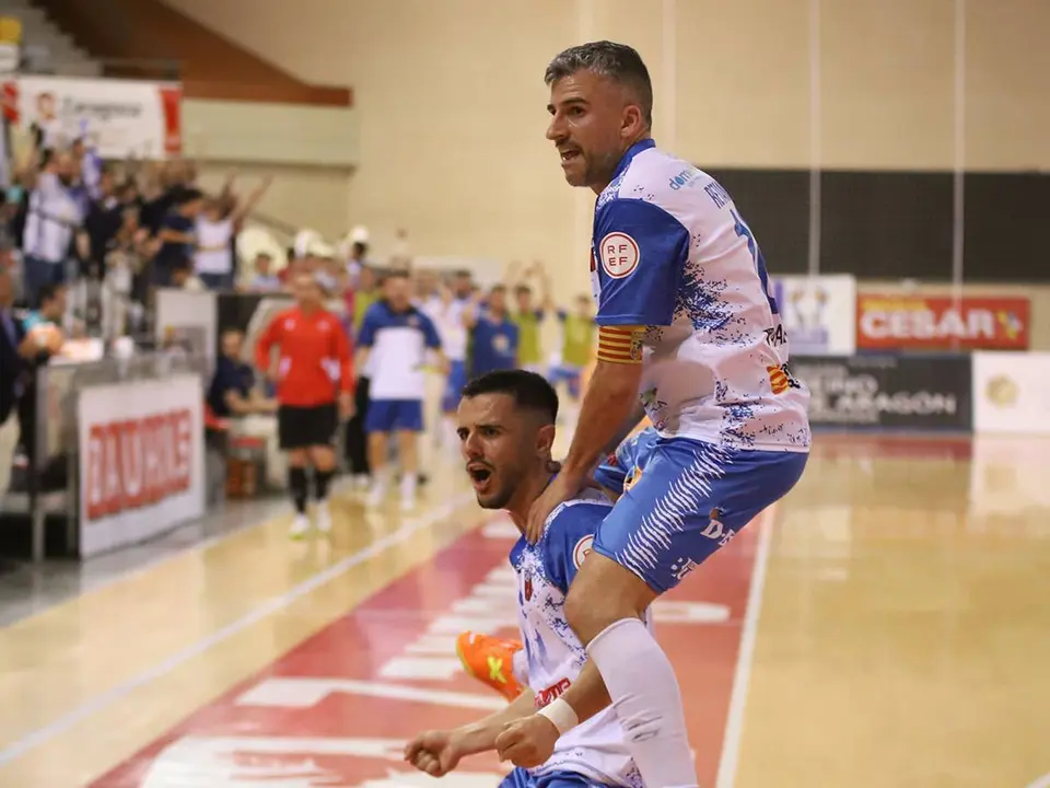 Los ma&ntilde;os celebran un gol en el &uacute;ltimo partido 