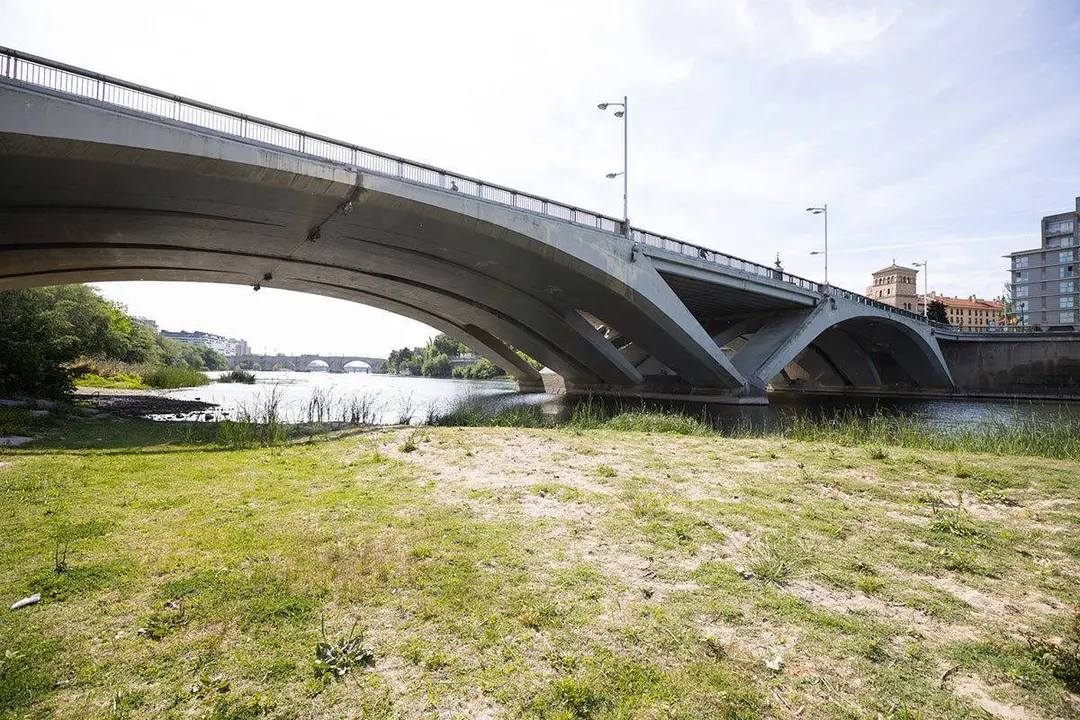 El Ebro se encuentra ya en una situaci&oacute;n l&iacute;mite a su paso por Zaragoza