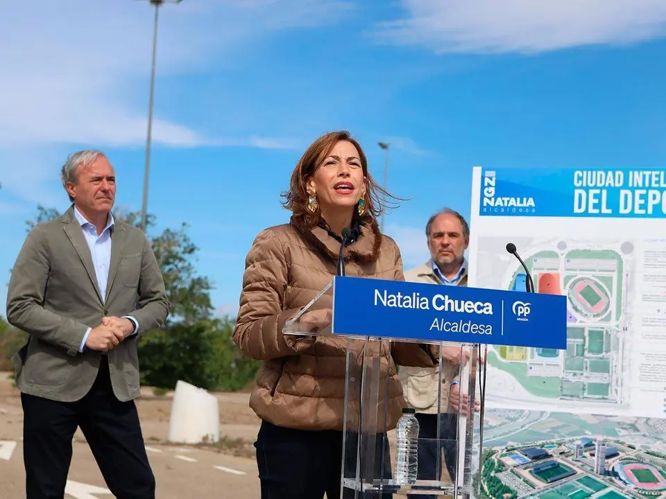 Natalia Chueca en primer plano y Jorge Azc&oacute;n en segundo
