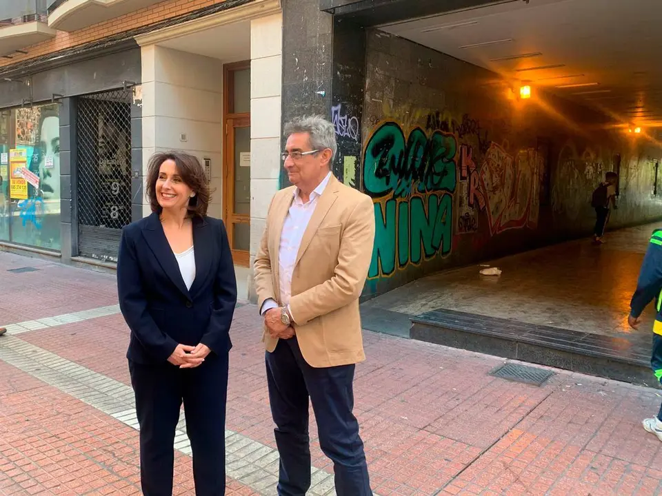 Los candidatos de Vox Julio Calvo y Eva Torres