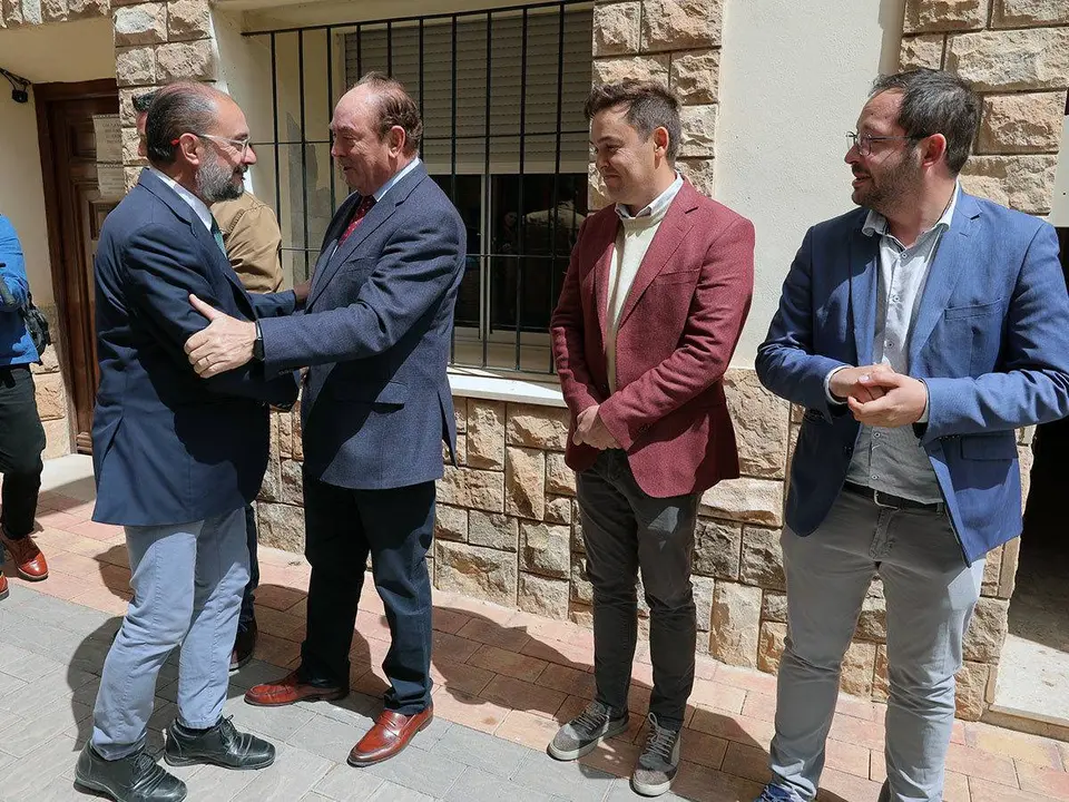 Lamb&aacute;n ha participado en una reuni&oacute;n en la localidad turolense de Alfambra con representantes de tres asociaciones de municipios
