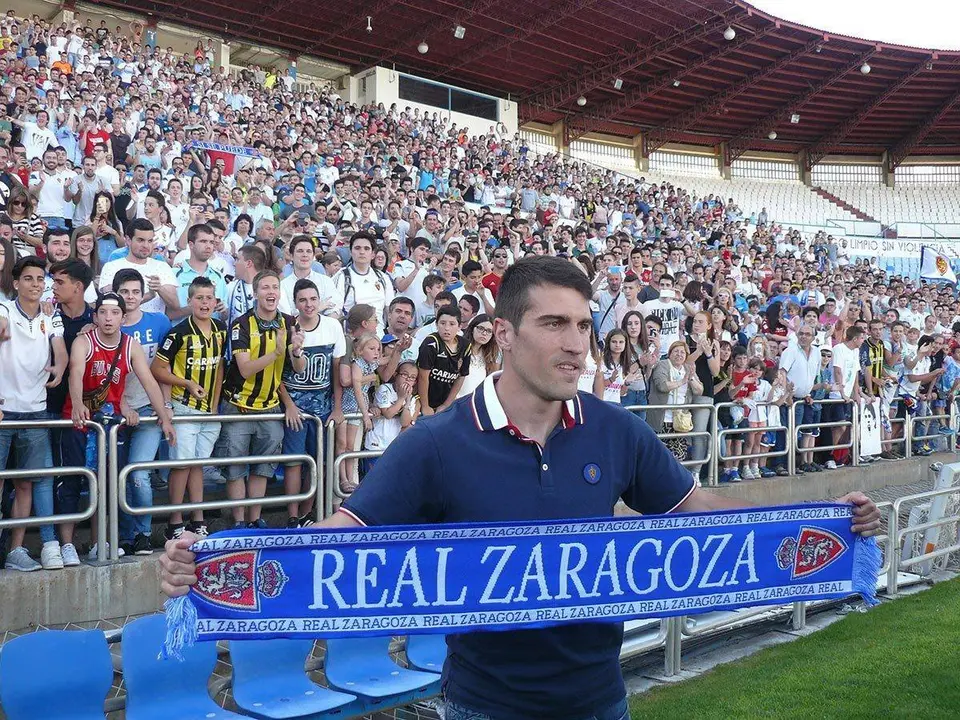 Zapater, en su presentaci&oacute;n a su regreso en 2016