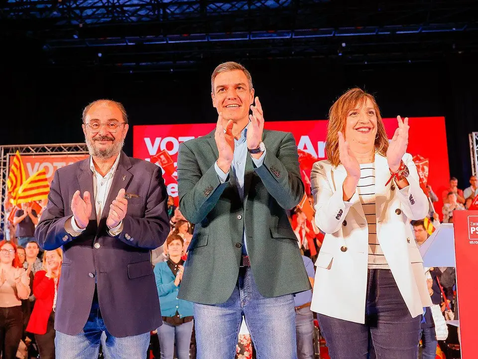 Unas 1.800 personas han llegado la Sala Multiusos en el mitin central del PSOE con Pedro S&aacute;nchez