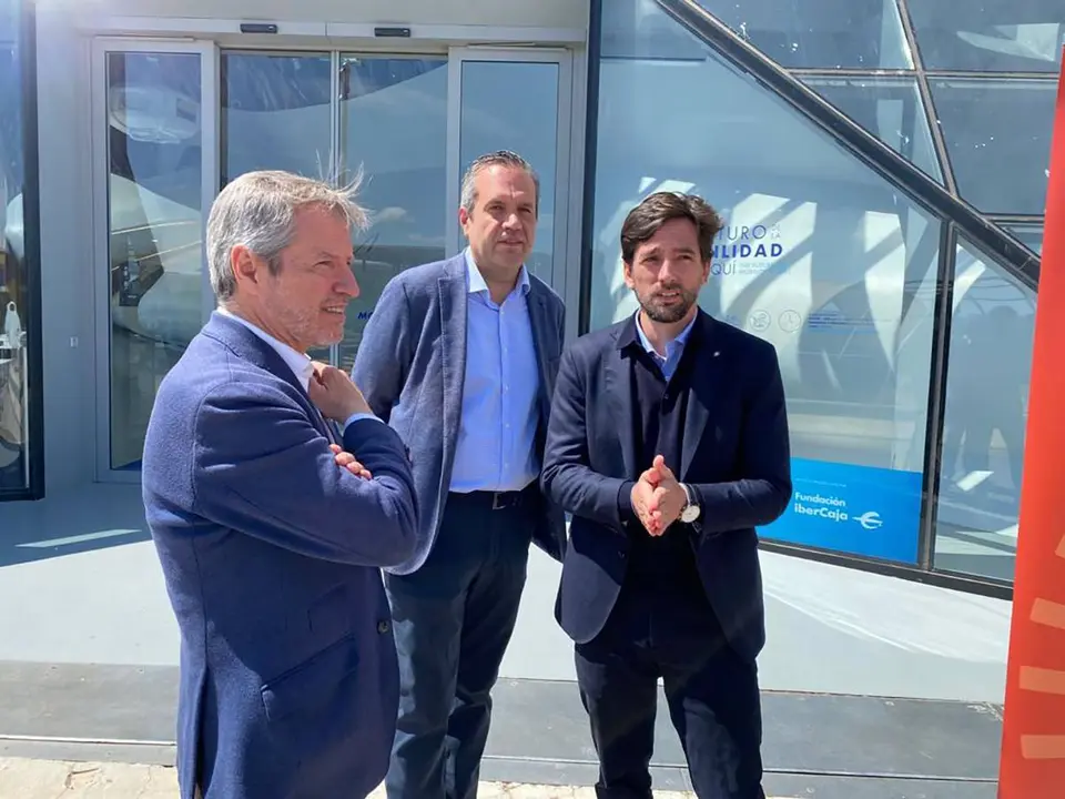 Daniel P&eacute;rez Calvo junto al candidato a la presidencia de la DGA, Carlos Ortas y el secretario general de Ciudadanos, Adri&aacute;n V&aacute;zquez.  