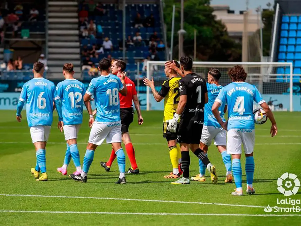 Salida del terreno de juego en el Ibiza 1-0 Real Zaragoza