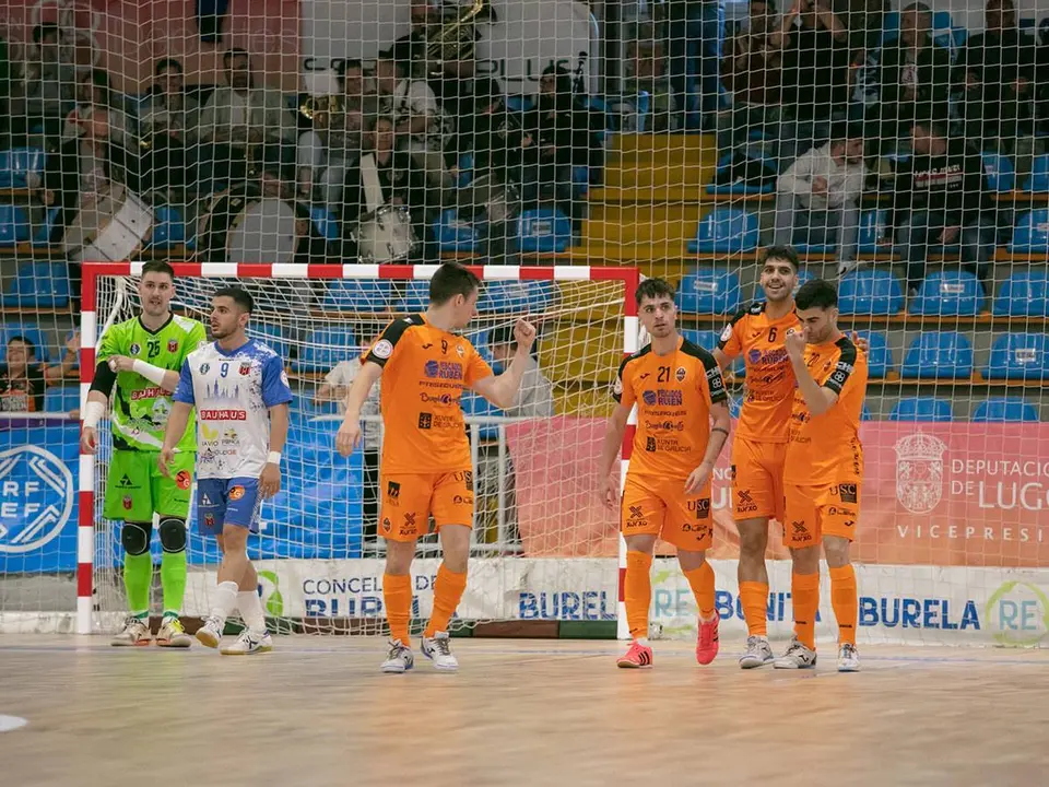 El Burela celebra un gol ante Sala 10