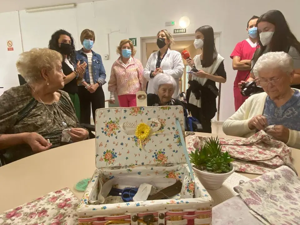 Broto ha visitado este lunes la residencia de Las Fuentes, en Zaragoza