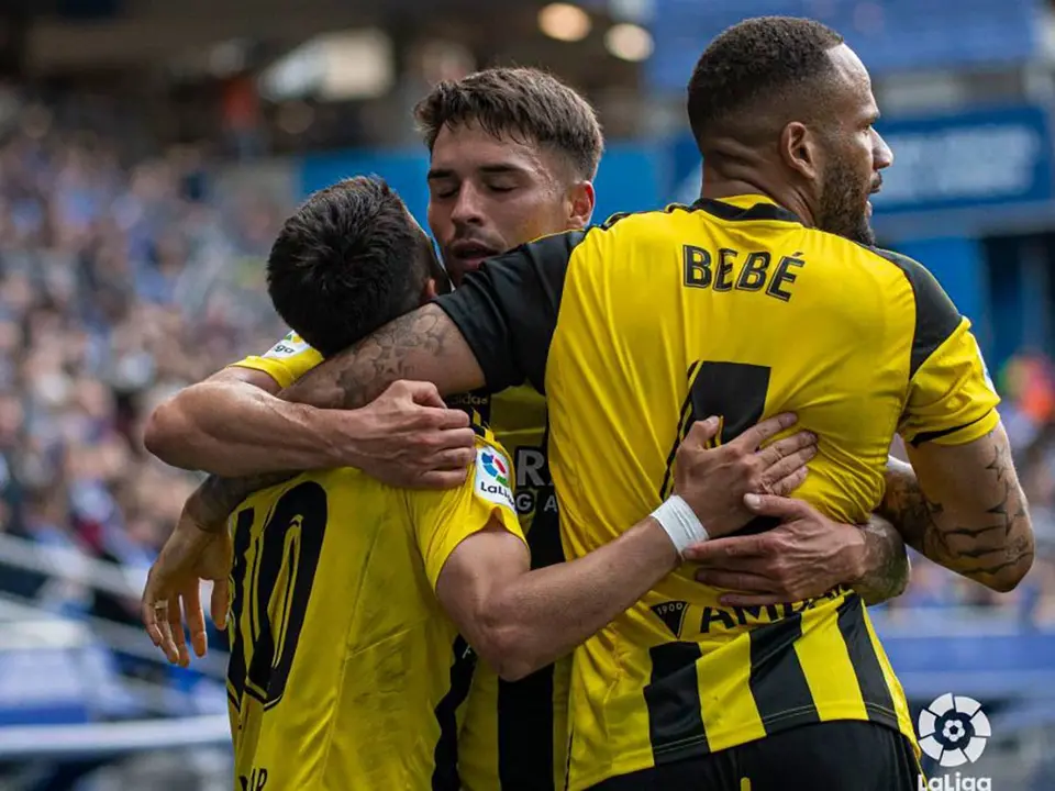 Bermejo, Llu&iacute;s y Beb&eacute; se abrazan 