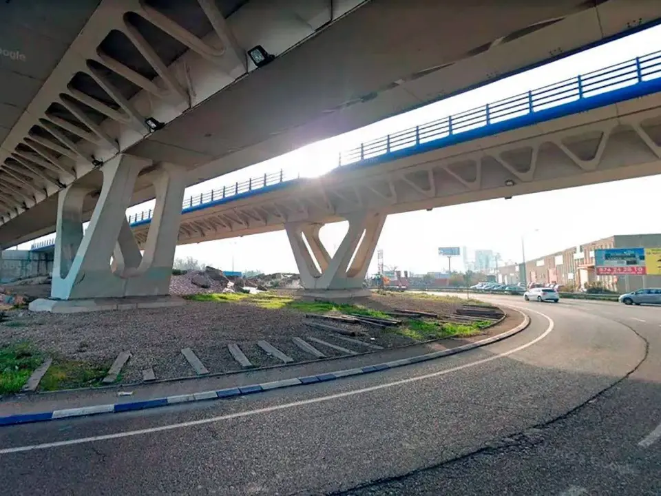 Debido al tr&aacute;fico intenso que circula por la A-68 (28.500 veh&iacute;culos de media al d&iacute;a), se producen frecuentes retenciones en las entradas a la glorieta