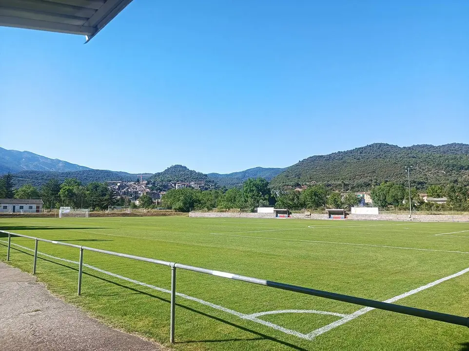 El campo en el que entrena el Real Zaragoza durante su estancia de Bolta&ntilde;a. Fotograf&iacute;a: Ayuntamiento de Bolta&ntilde;a.