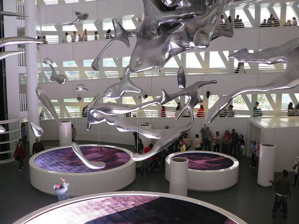 Escultura Splash en el interior de la Torre del Agua