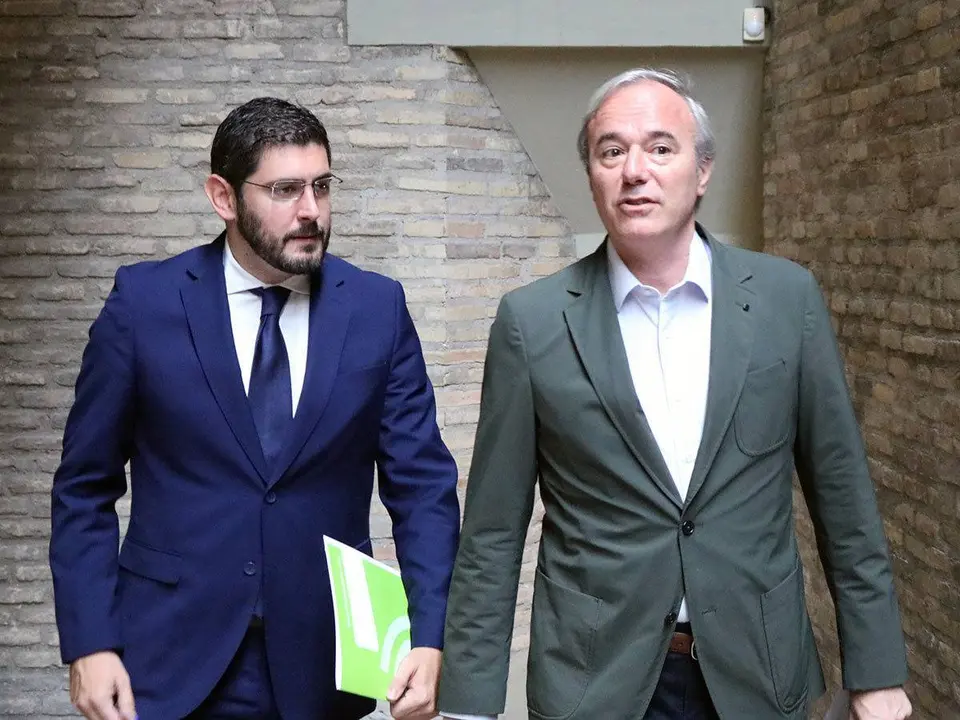 El encuentro se ha prolongado durante unos 45 minutos, un cuarto de hora menos que la reuni&oacute;n entre Azc&oacute;n y Lamb&aacute;n en el Pignatelli