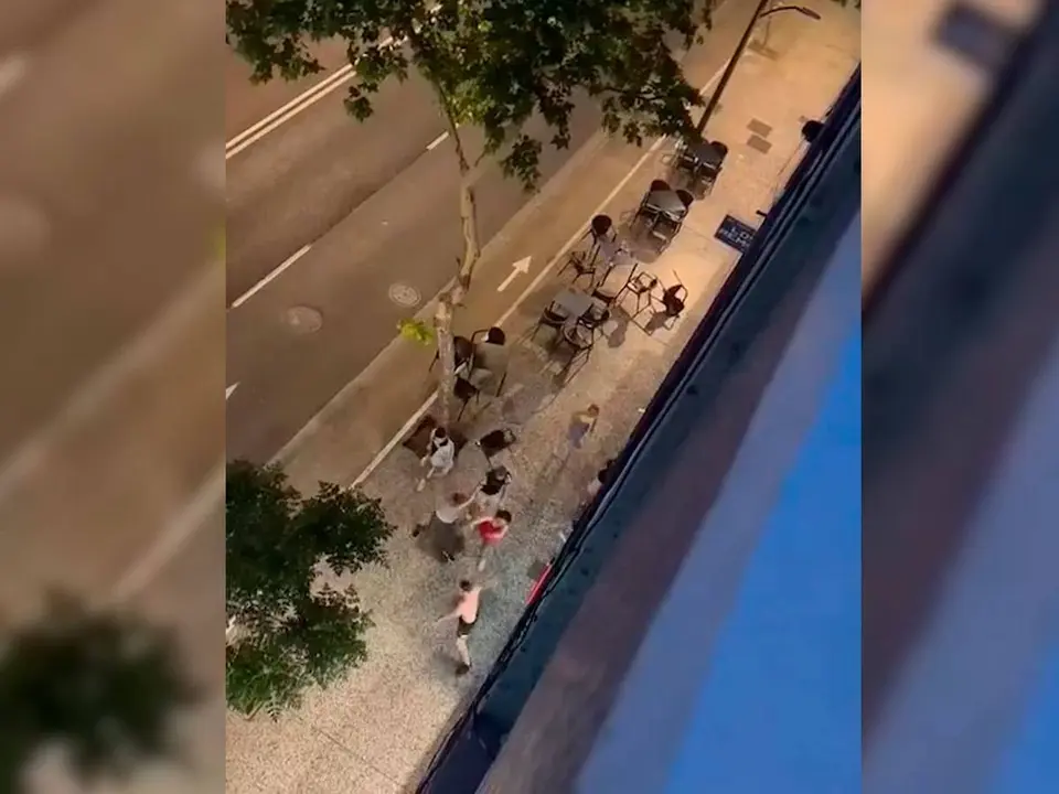 Pelea en Juan Pablo Bonet con sillas volando y palos