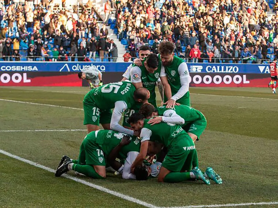 Pi&ntilde;a del Huesca tras ganar al Mirand&eacute;s