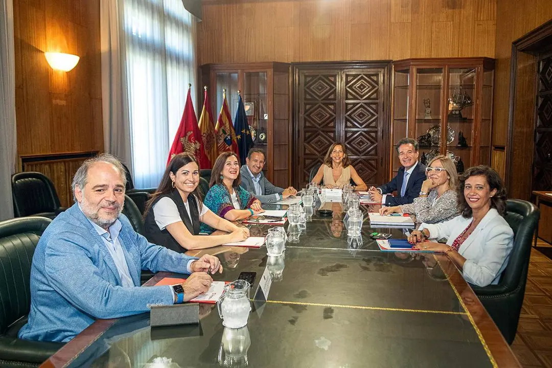 Primera reuni&oacute;n de la alcaldesa de Zaragoza, Natalia Chueca, con el Gobierno de Zaragoza
