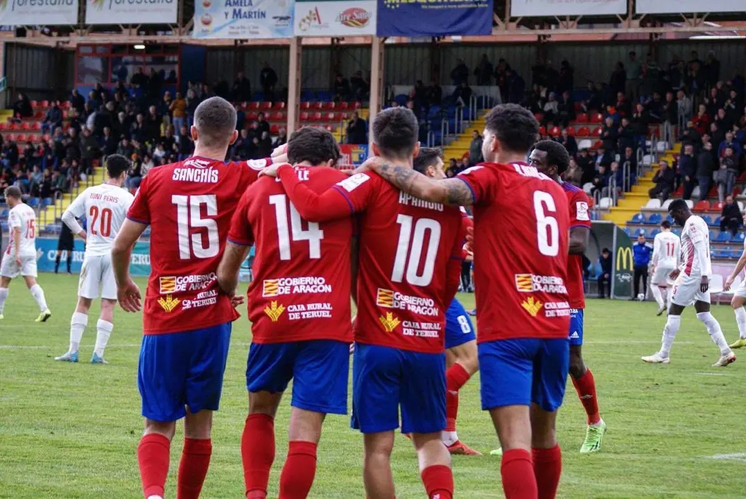 El Teruel, tras su ascenso mete&oacute;rico a Primera RFEF, ya est&aacute; comenzando a armarse para la guerra. Fotograf&iacute;a: C.D. Teruel.