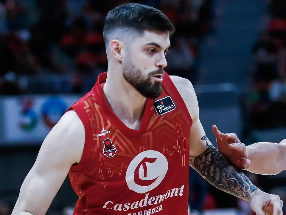 Santi Yusta con la camiseta de Casademont
