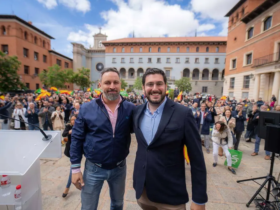En su discurso de este domingo, Abascal tuvo palabras directas para Alejandro Nolasco, con quien comparti&oacute; mitin en Teruel antes del 28M | Foto: Vox
