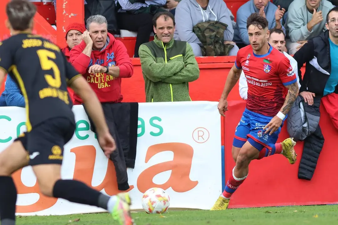 L&oacute;pez jug&oacute; este a&ntilde;o en el Calahorra, en Primera RFEF. Fotograf&iacute;a: C.D. Calahorra