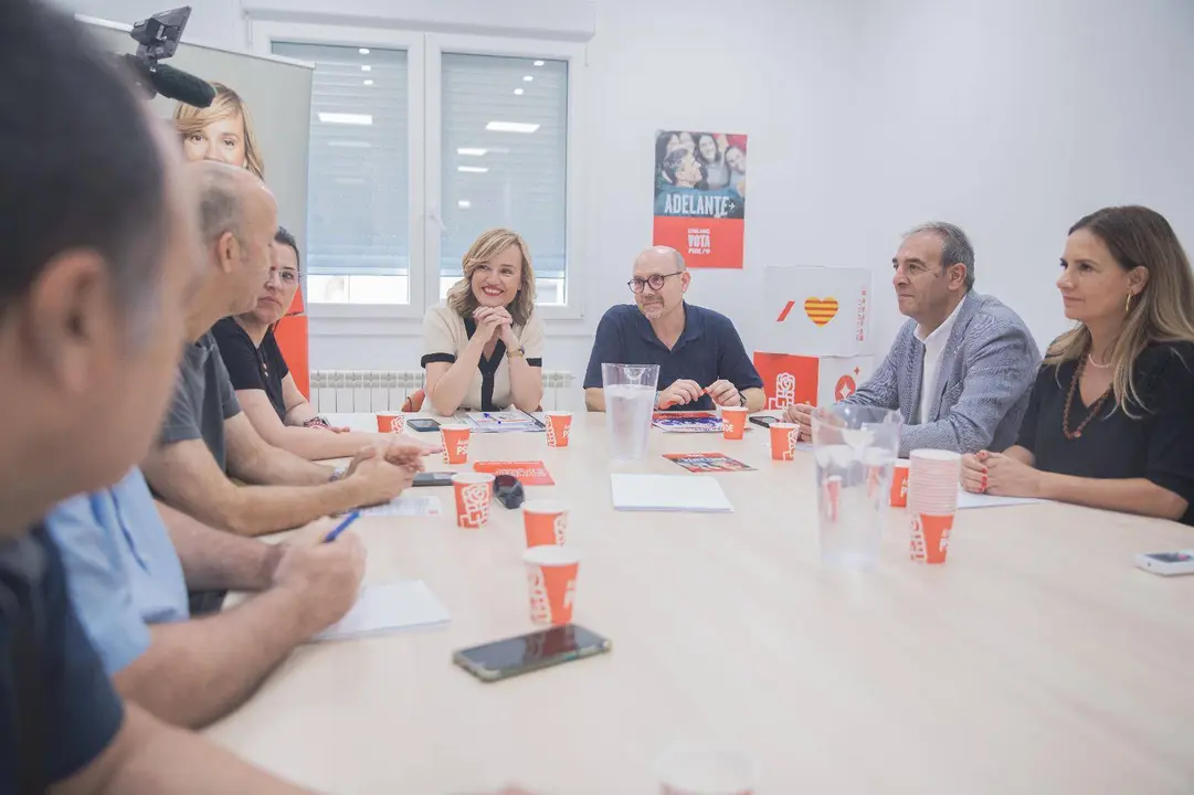 La candidata del PSOE se ha reunido con los sindicatos CCOO y UGT | Foto: PSOE Arag&oacute;n